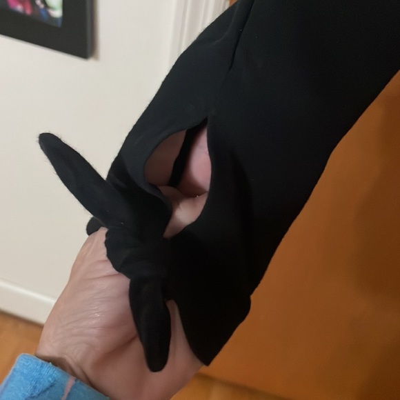 •OLD NAVY•BLACK LEGGINGS WITH KEY HOLE BOWTIE ANKLES SIZE SMALL EUC - Picture 4 of 6